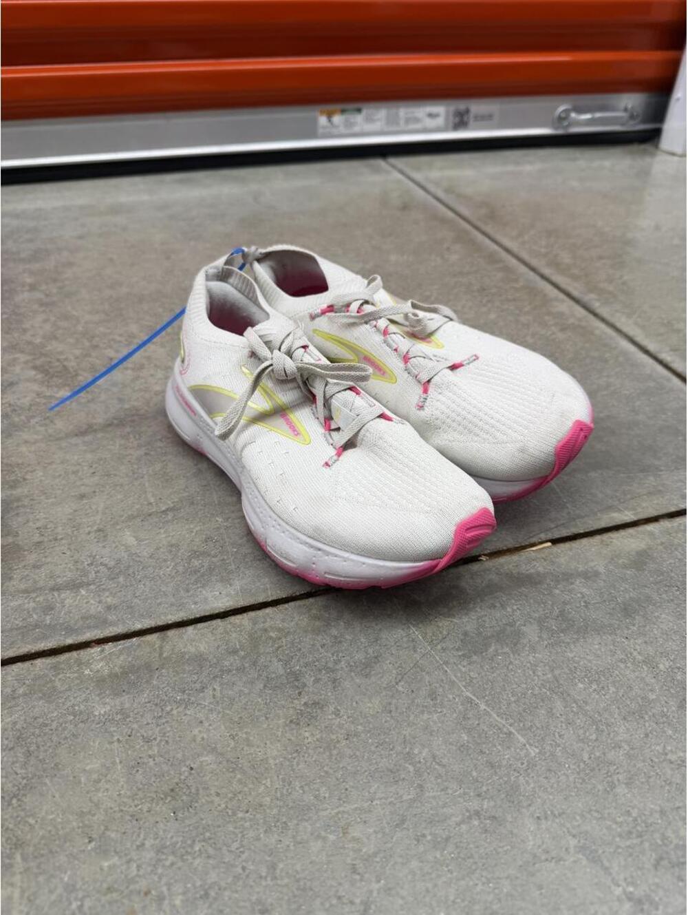 brooks Glycerin StealthFit 20 white and pink running shoes size 8 WOMENS